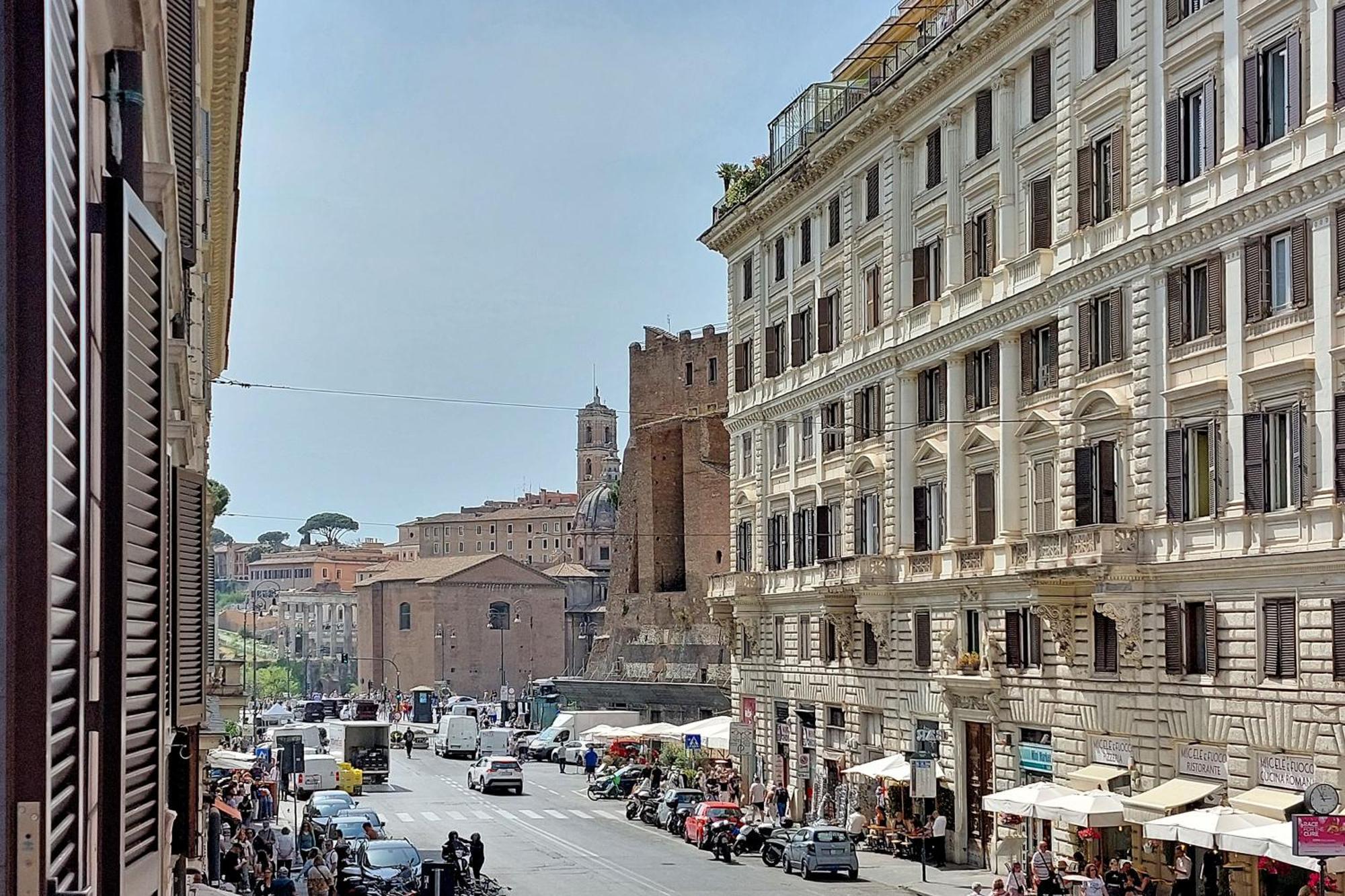 Ych-Colorful And Classy Apartment Near Fori Imperiali Roma Eksteriør bilde